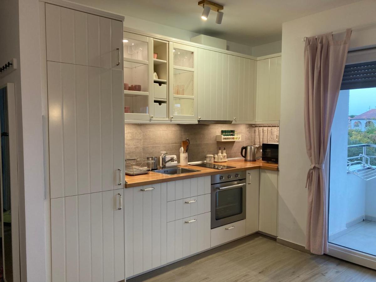 Mint&Rose Apartment Peroj Ngoại thất bức ảnh